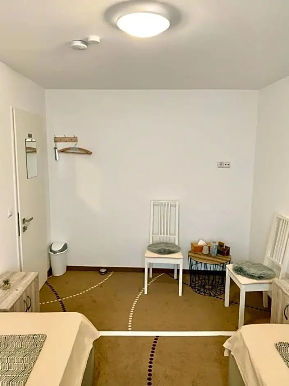 New Hostel Berlin Mitte FREE SNACK hot tea and coffee