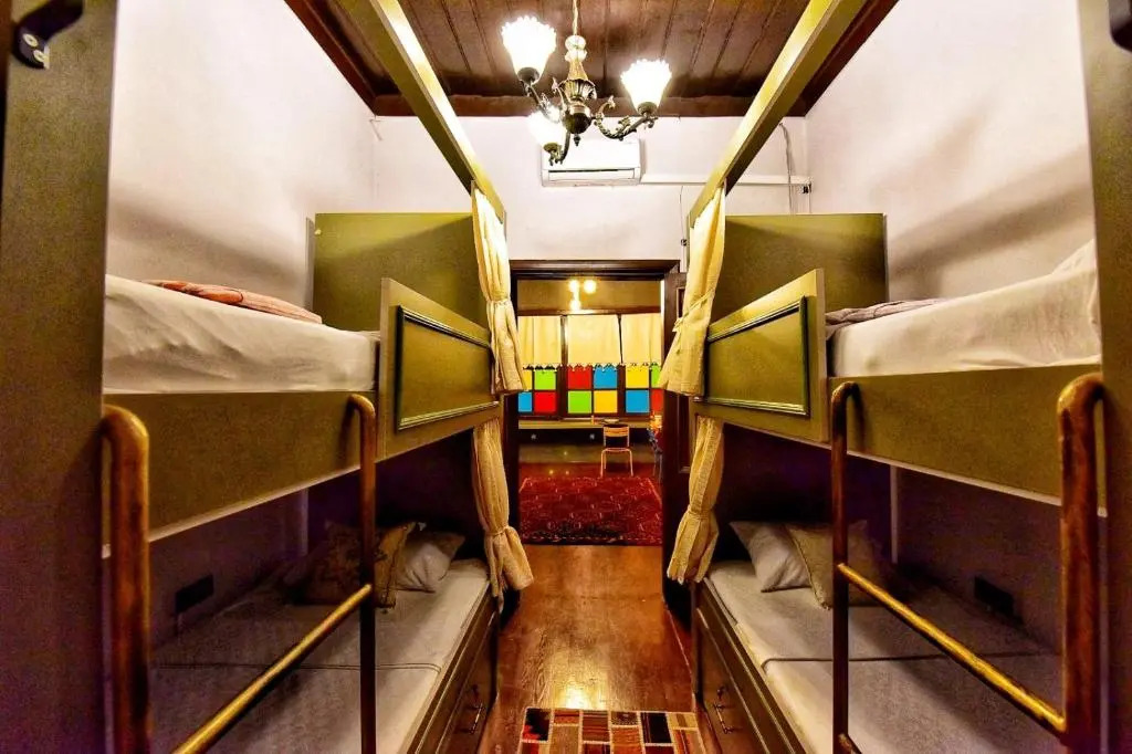 Lords Hostel & Pub