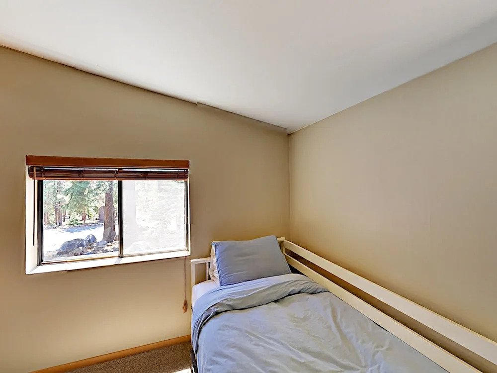 4BR 3BA Tahoe Donner House by RedAwning