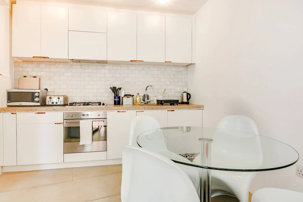 Stylish, Bright Apartment w/ Private Garden
