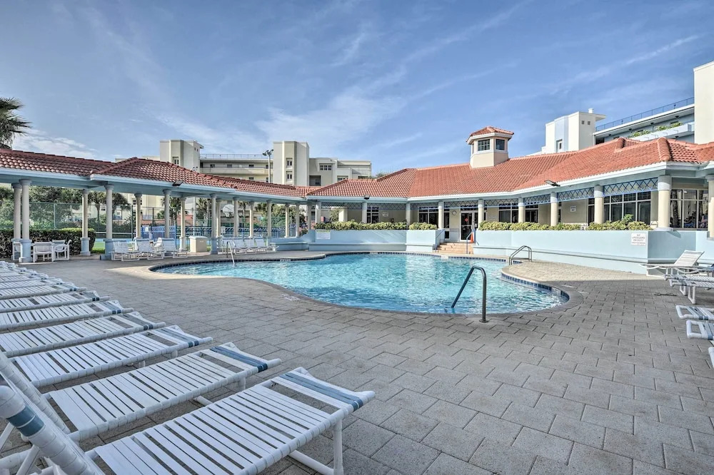 Walk to Shore: 5th-floor Condo in New Smyrna Beach