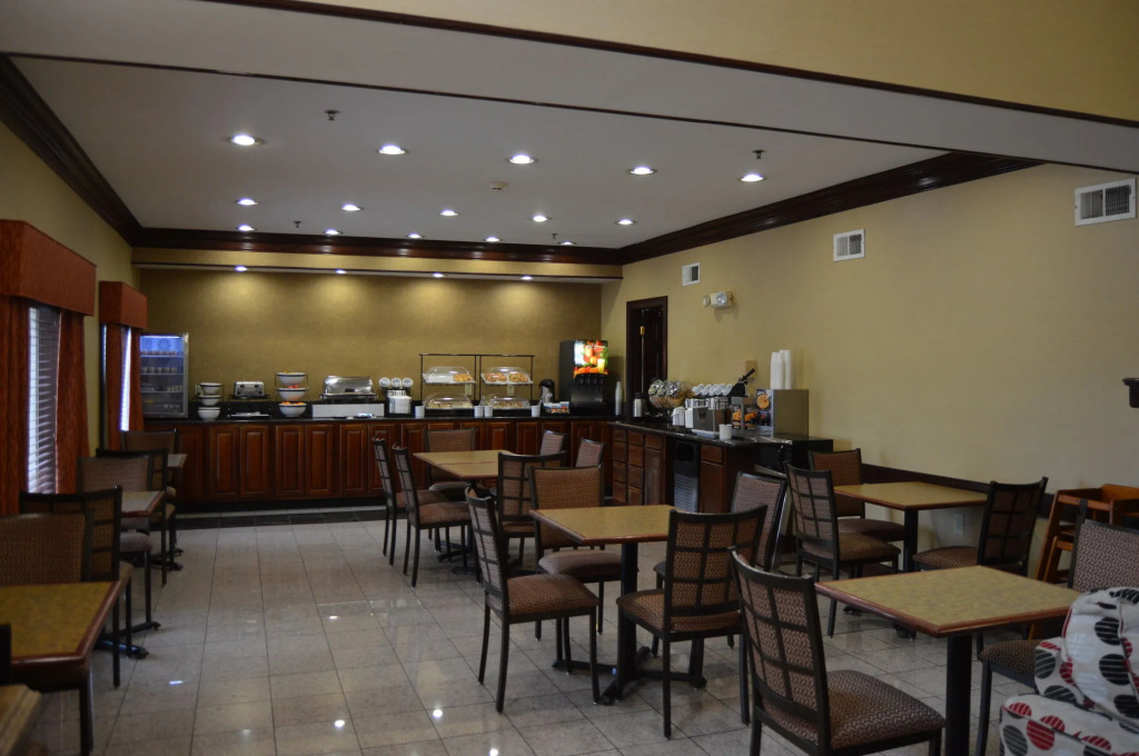Comfort Inn & Suites Cincinnati Uptown Clifton