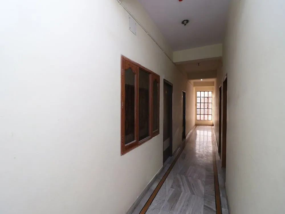 OYO 14898 Hotel Dwarika