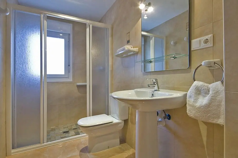 Villa - 7 Bedrooms with Pool and WiFi - 105006