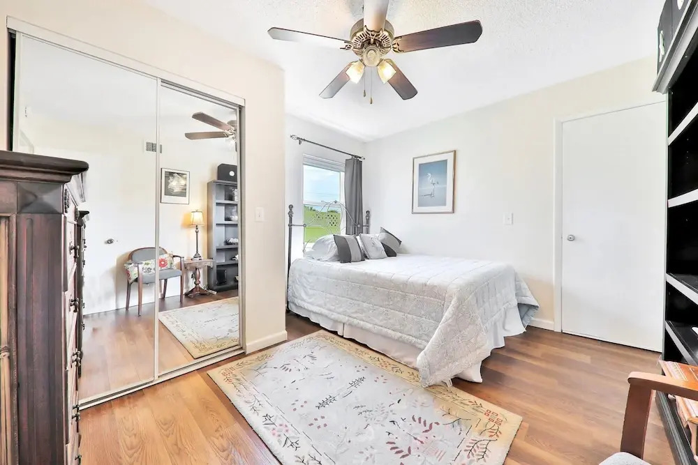 Updated Condo in Oceanfront Building With Private Beach Access - Near Dining