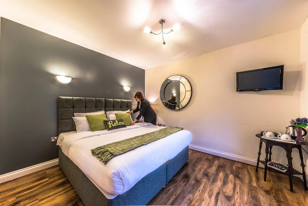 Baylis Park Hotel