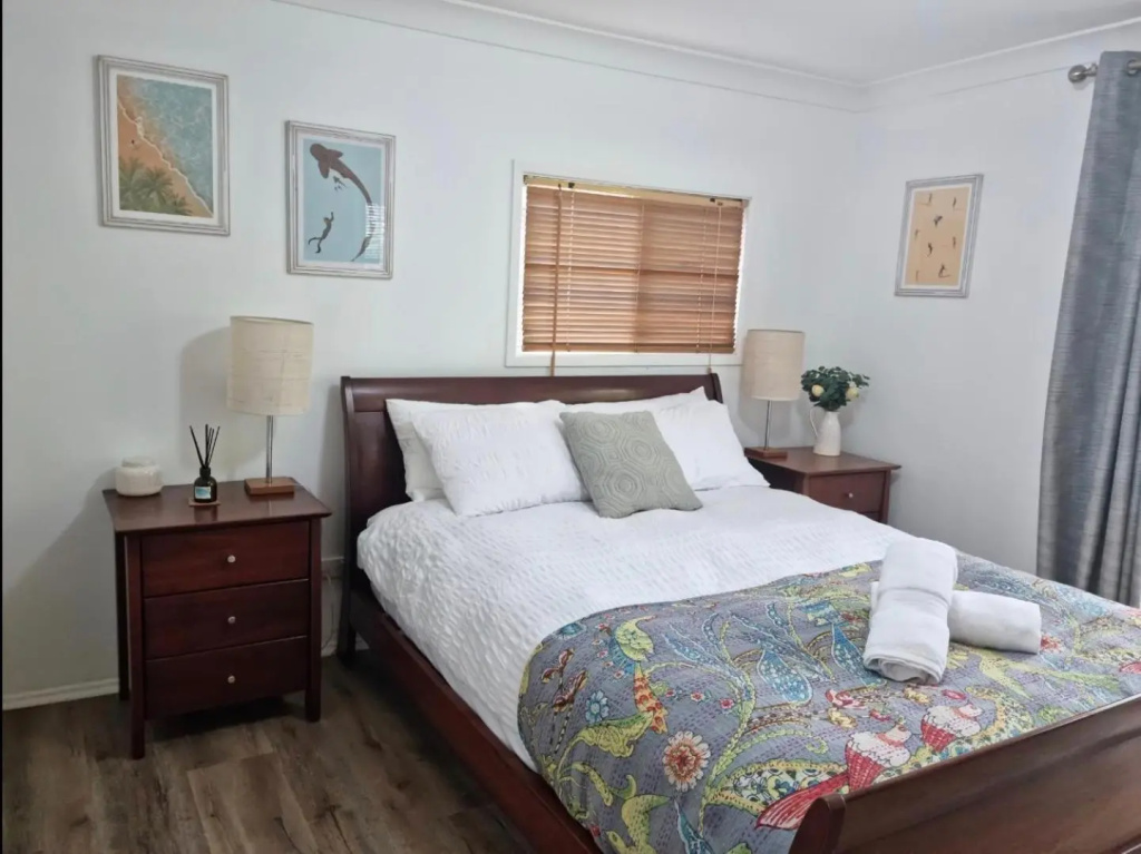 Swanway family holiday home - 15 min walk to beach, seconds to lake