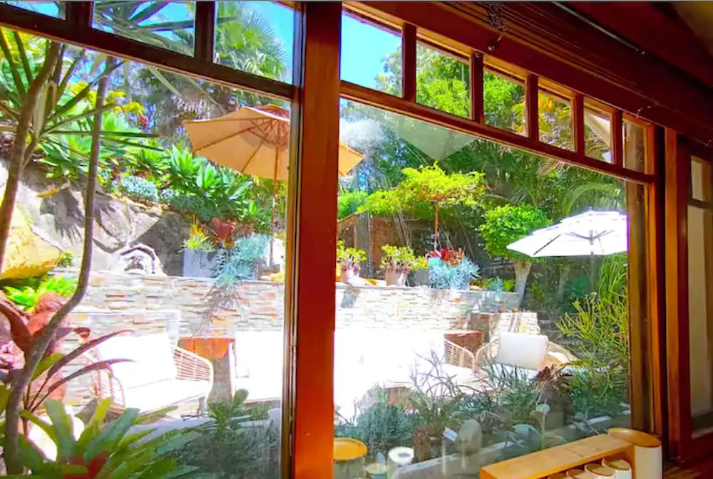 Charming Retreat! at Famous Palm Beach! Outdoor Spa Till 8! Walk to Ocean Beach!