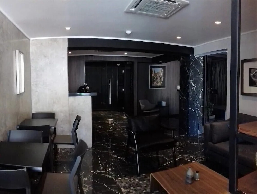Hotel H9