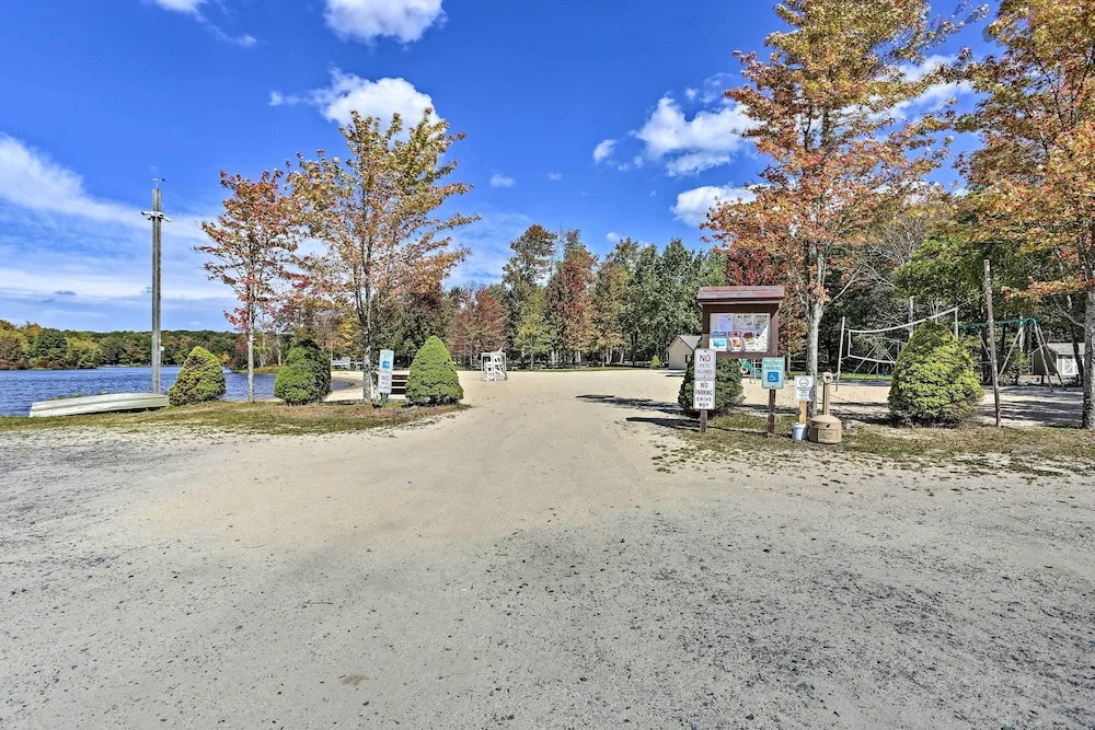 Game Room & Hot Tub: Pine Bear' Pocono Lake Cabin