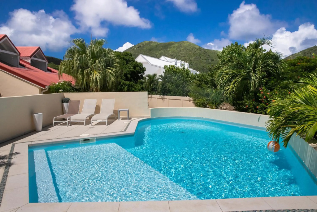 Beautiful suite S12 with pool and sea view