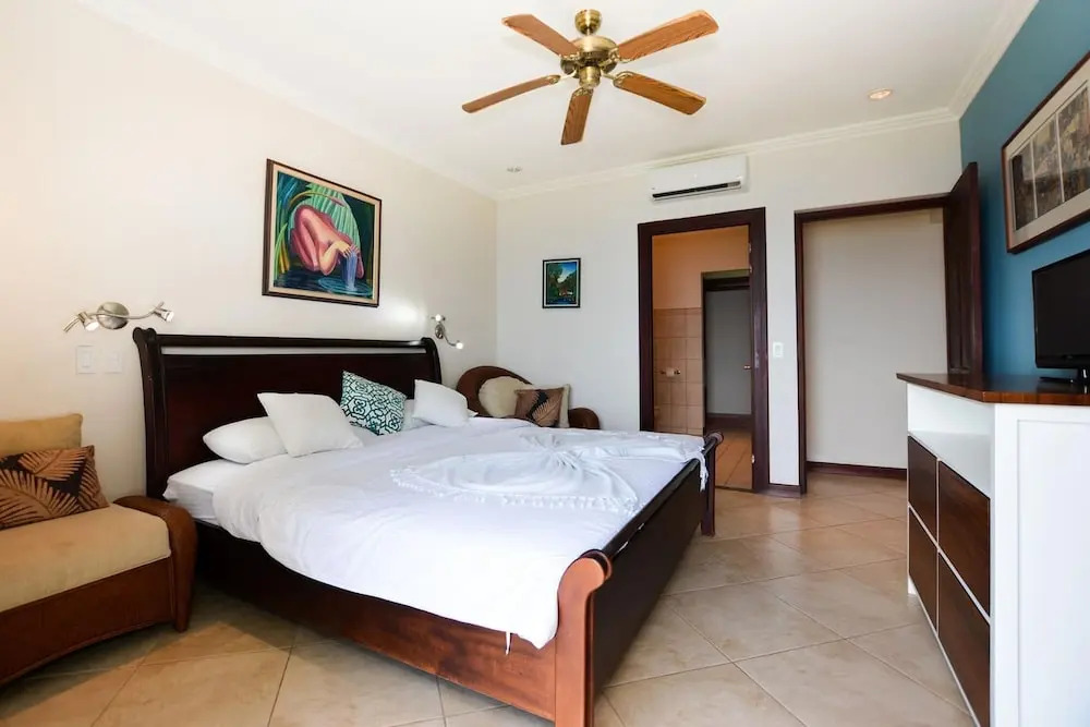 Fifth-Floor Condo with Breathtaking Ocean Views, Stylish Interior & Prime Location Near Flamingo Beach