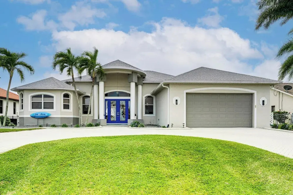 Canalfront Pool & Hot Tub: Home in Cape Coral