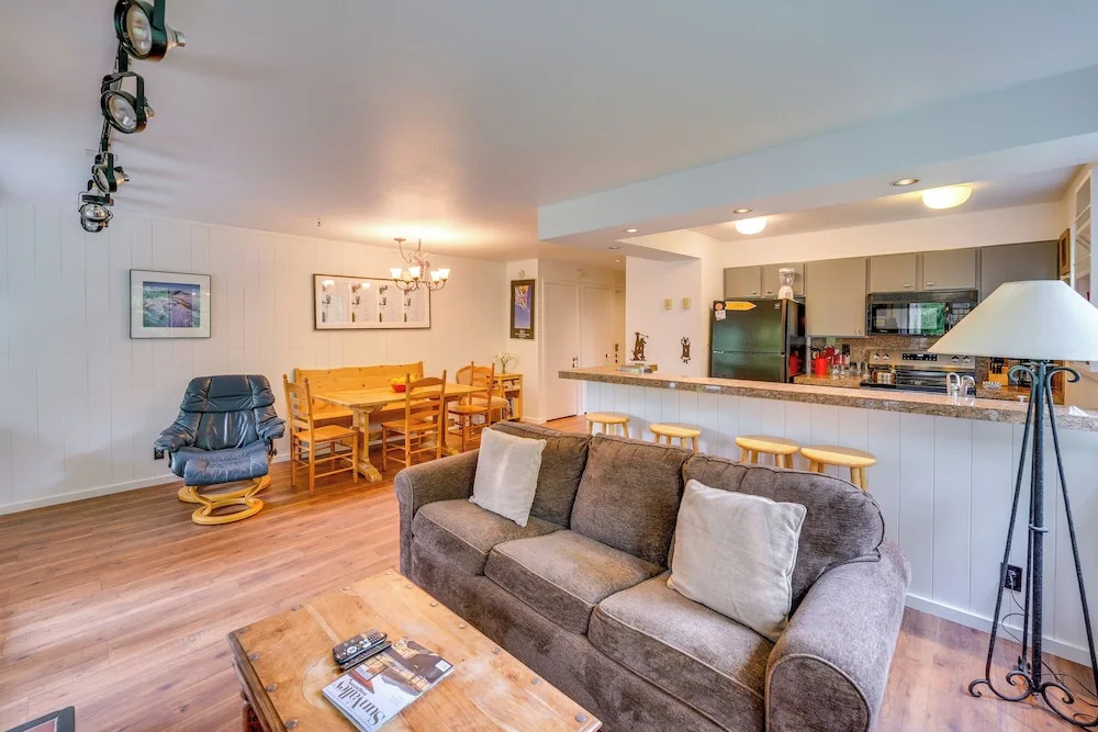 Walk to Sun Valley Village: Condo w/ Deck