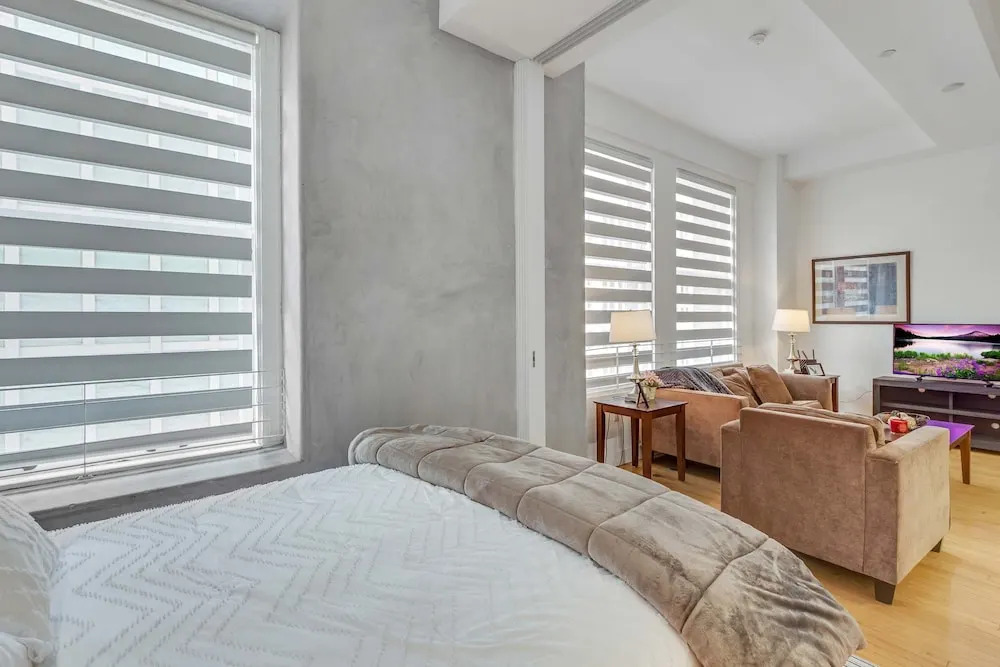 Stylish Deluxe 1BR At HWH by Oneluxstay