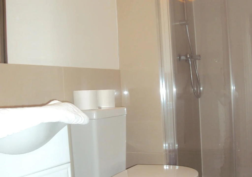 Cecil House Hotel