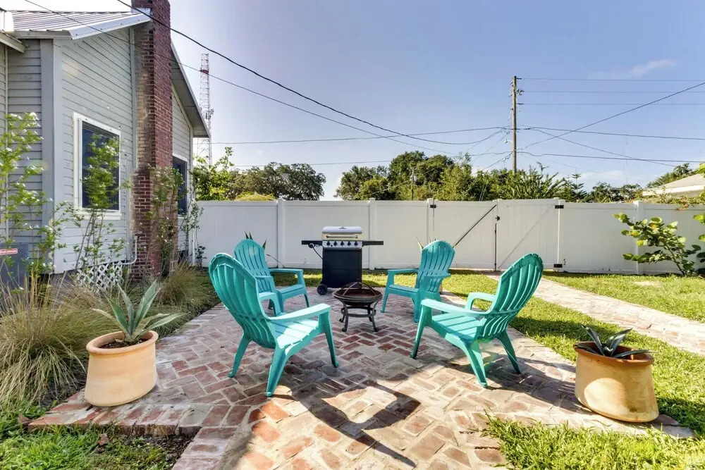 Fire Pit & Yard: Updated Winter Garden Home!