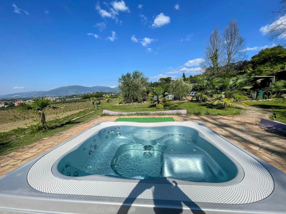 Apt 2 in Spoleto Stunning Grounds Panoramic Views all Around You! Sleeps 4