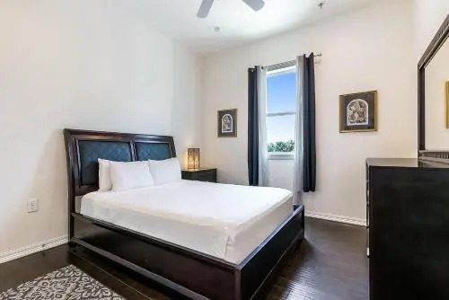 Spacious 4BD Luxury Penthouse with Balcony