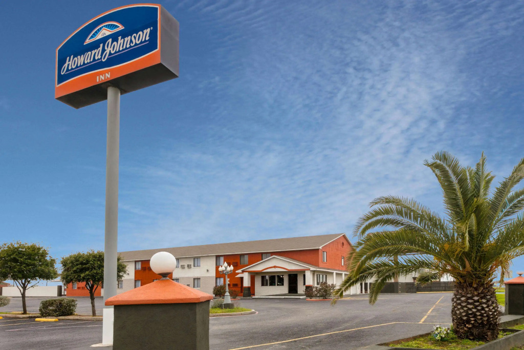 Howard Johnson by Wyndham Near Schlitterbahn