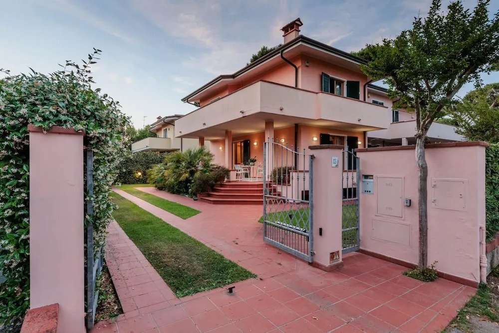 Regina Beach Villa, by the beach in Marina di Pietrasanta