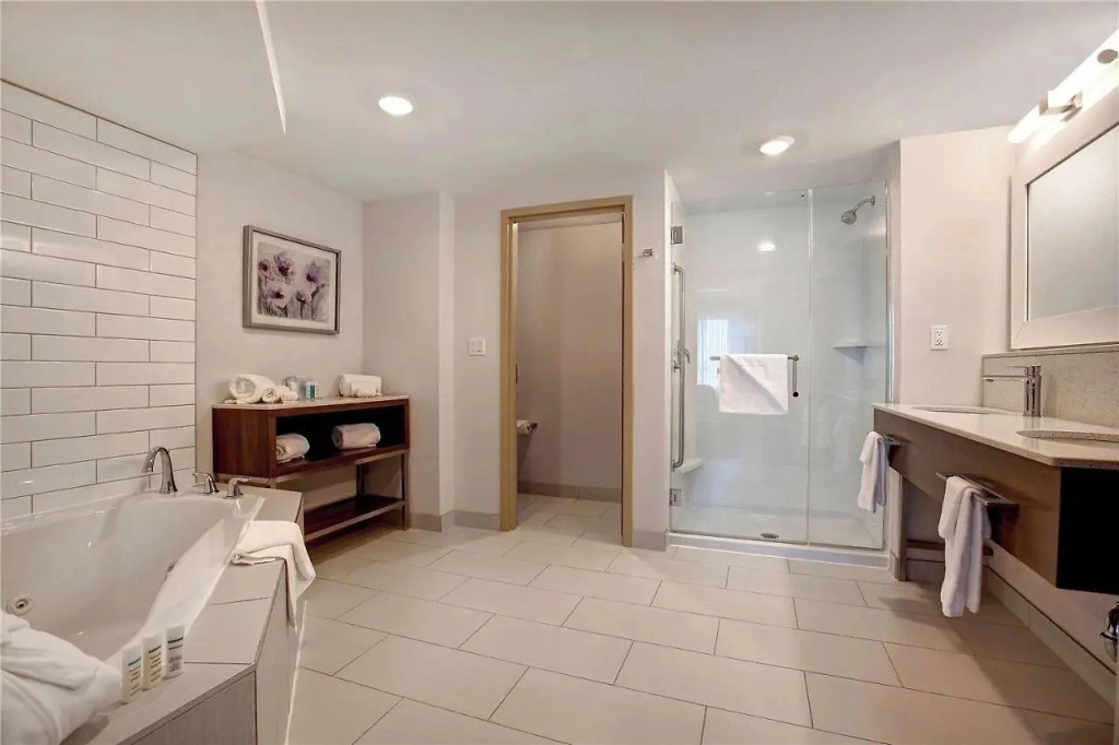 Ramada by Wyndham St Paul AB