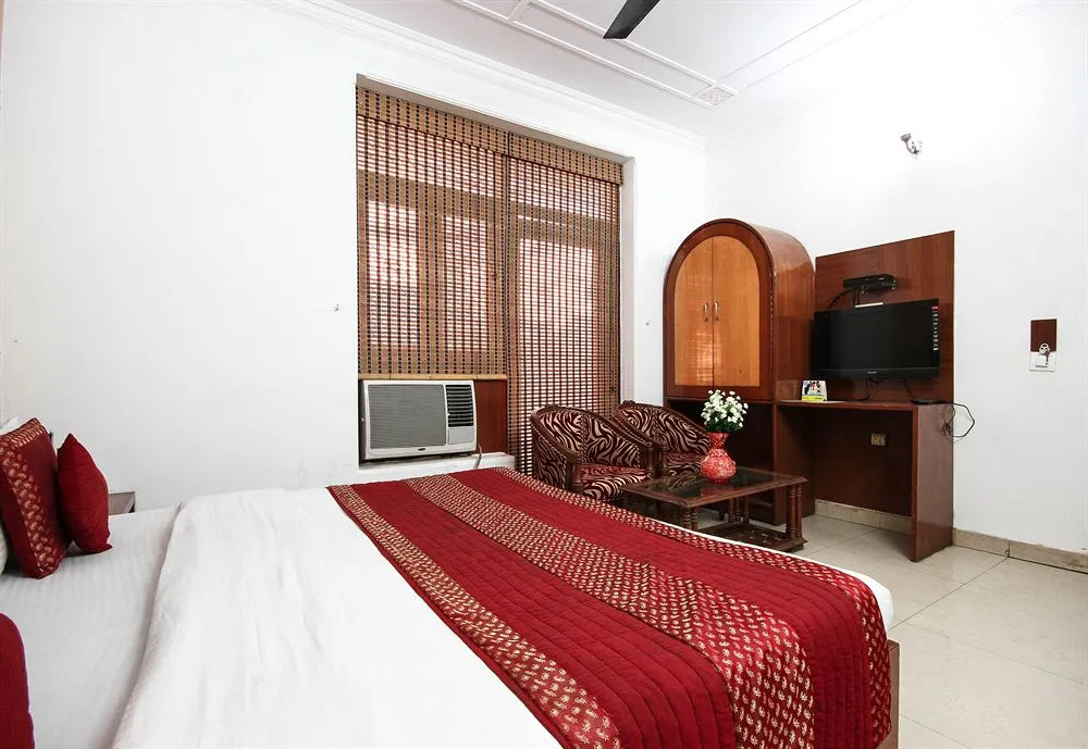 Capital O 2242 Hotel Yuvraj Deluxe
