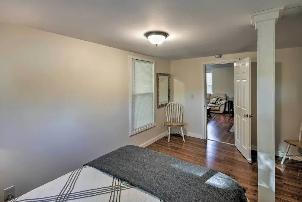 Cozy Apt by ITS 85 Trail, ½ Mi to Lake Wassookeag!