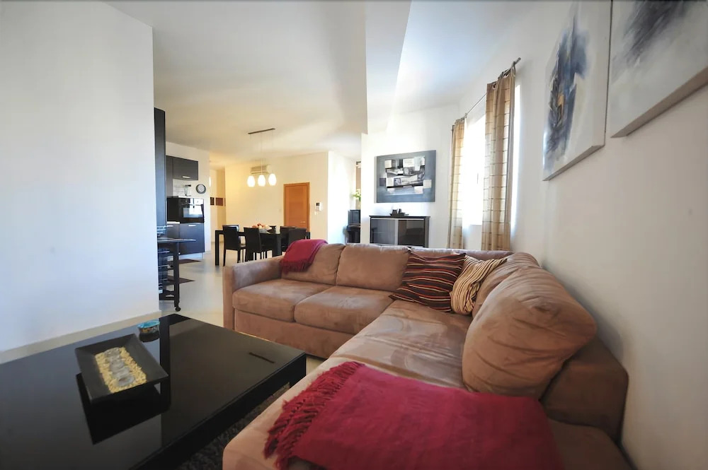 Eri Apartments E039