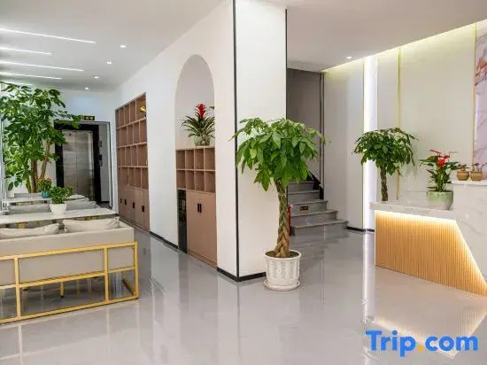 Yuecheng Film and Television Intelligent Hotel (Dali High speed Railway Station Branch)