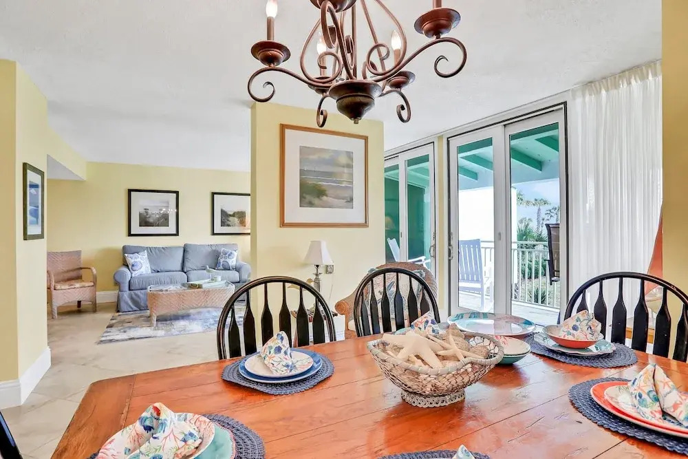 Oceanfront Condo With Direct Beach Access, Pool, Balcony, Grilling Area, & AC