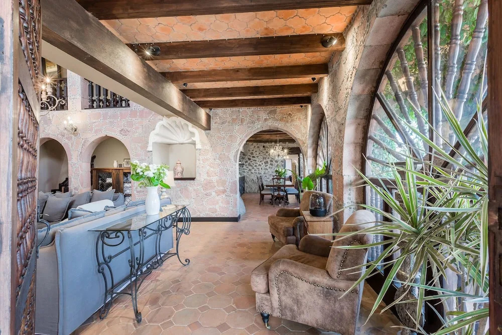 Casa Vista 6BR Villa, 16p Jacuzzi Pool, Staff & Breakfast