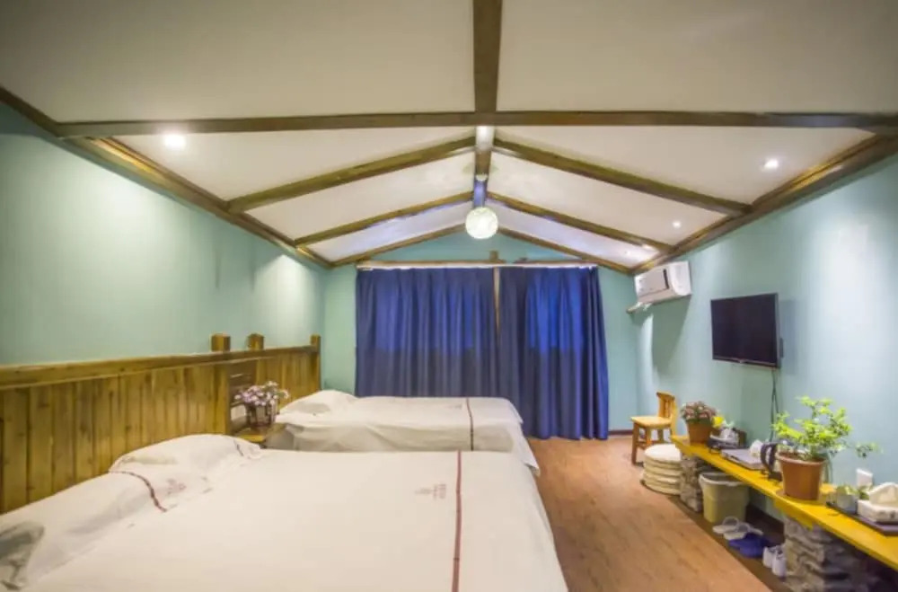 Zhangjiajie April Day Hostel