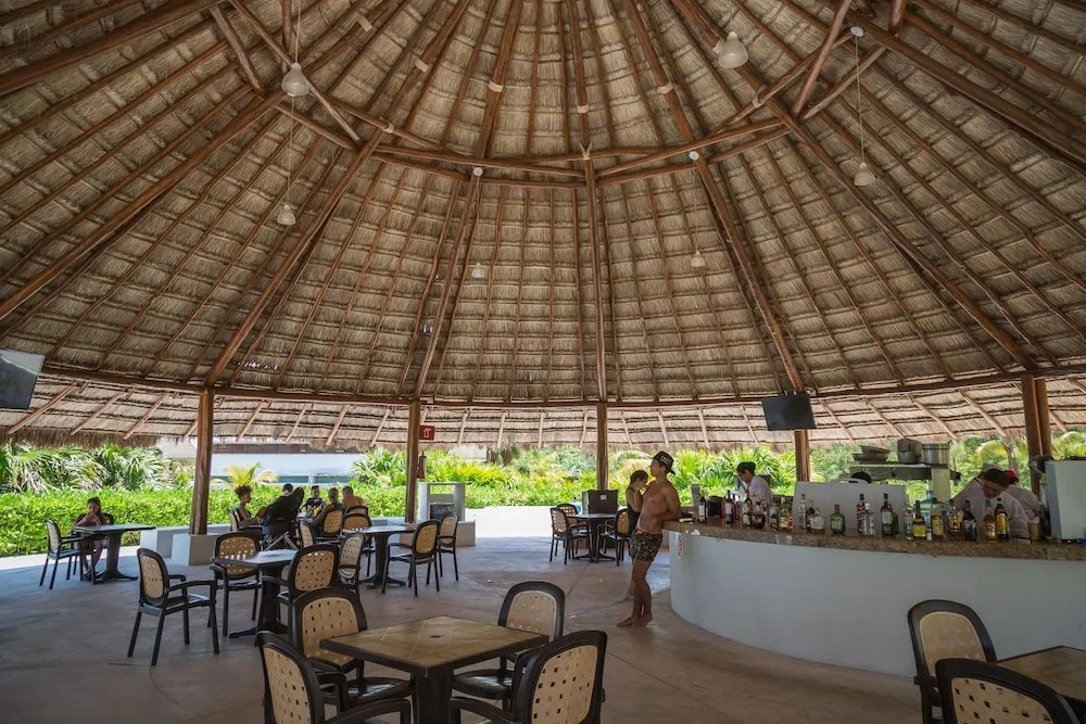 MAREA Beachfront 2 BDR - Stunning Oceanview