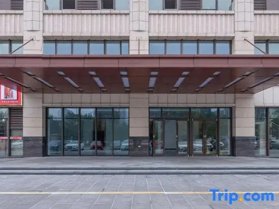 Chengyue Suqi Cinema Light Stay Apartment (Linyi Beicheng New District Global New World Apartment)