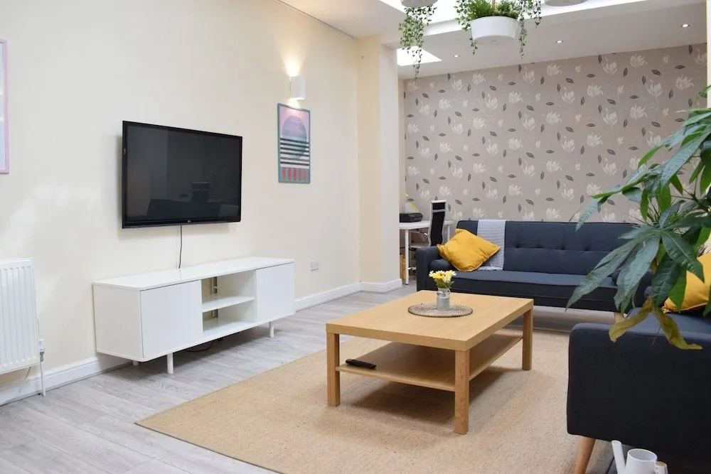 Spacious 1 Bedroom House in Fulham