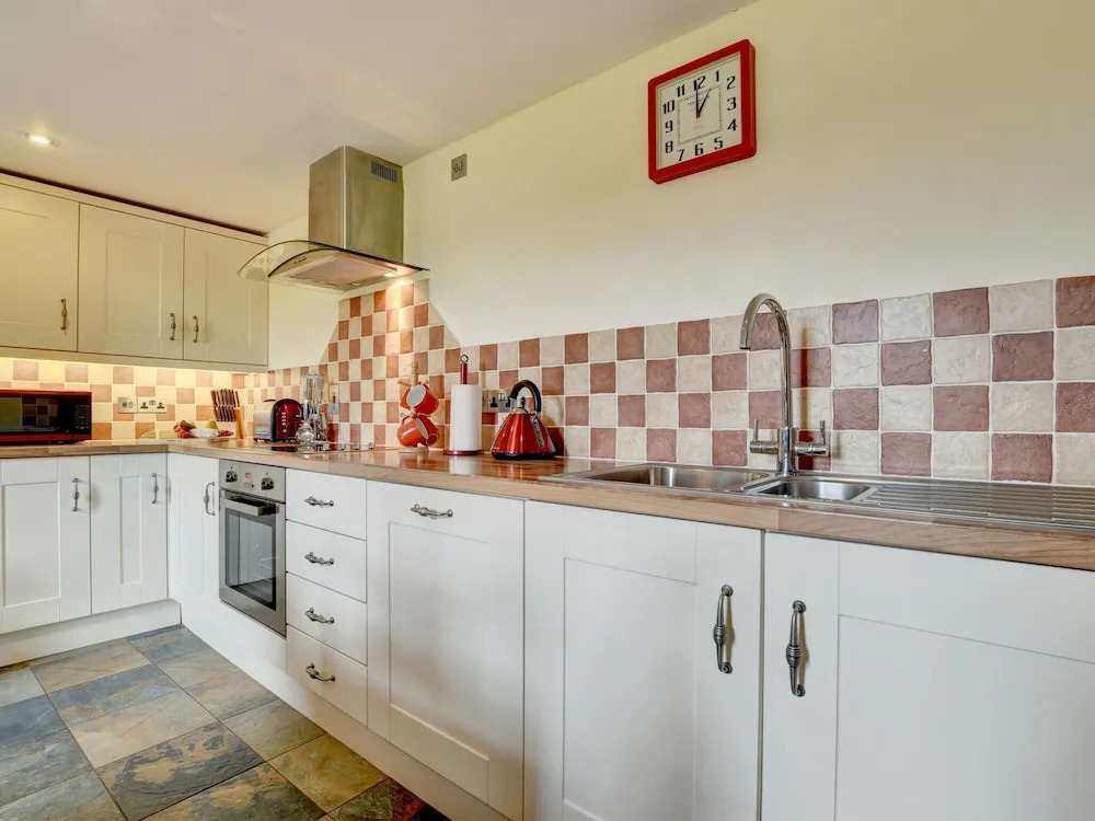 Lovely Apartment in Converted, Stone Barn Located in Tiverton