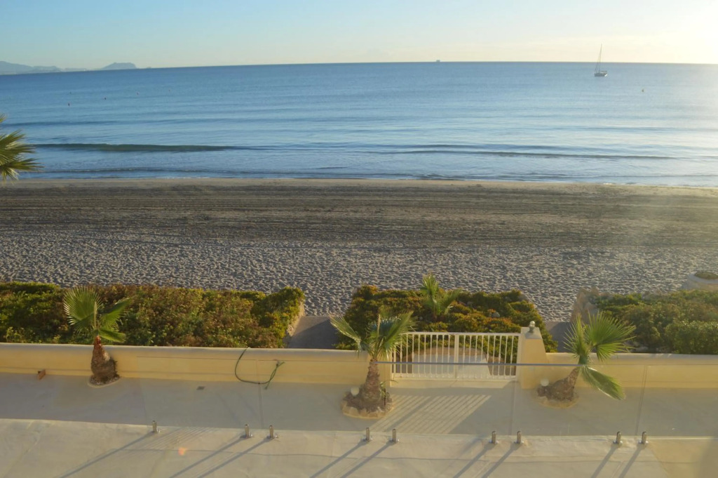 Apartamento Extraordinario LOFT a pie de playa en CHALET ROQUETES