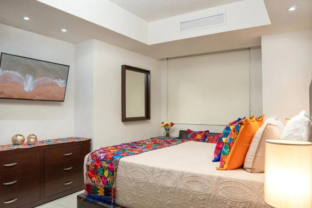 Ocean Front Condo Sleeps 4 Adults-Grand Venetian T3000-1606