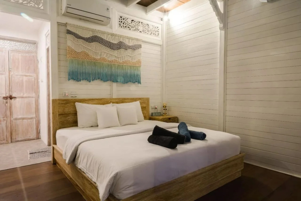 Mambo Beach Resort