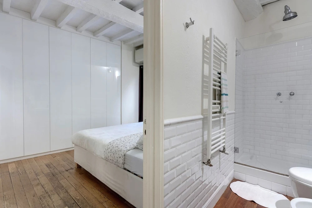 Central Duomo Apartment With Fast Wifi