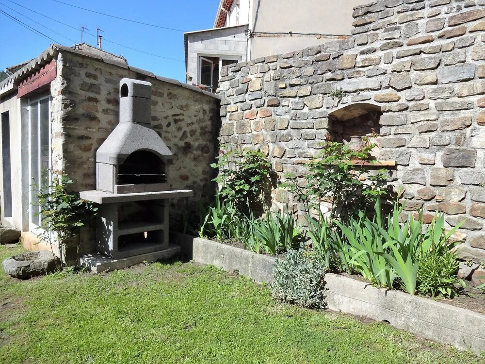 House With 5 Bedrooms in Robiac-rochessadoule, With Enclosed Garden
