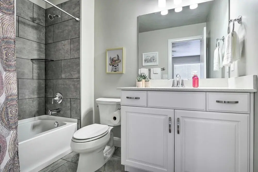 Washington Townhome w/ Patio + Resort Perks!