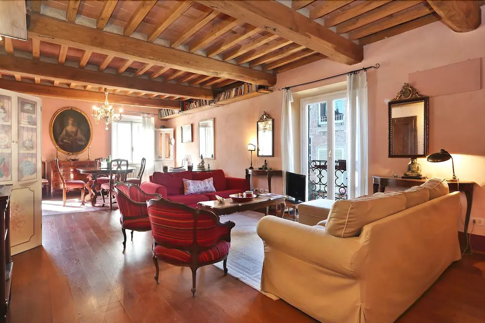 Delfina by Vacation in Lucca