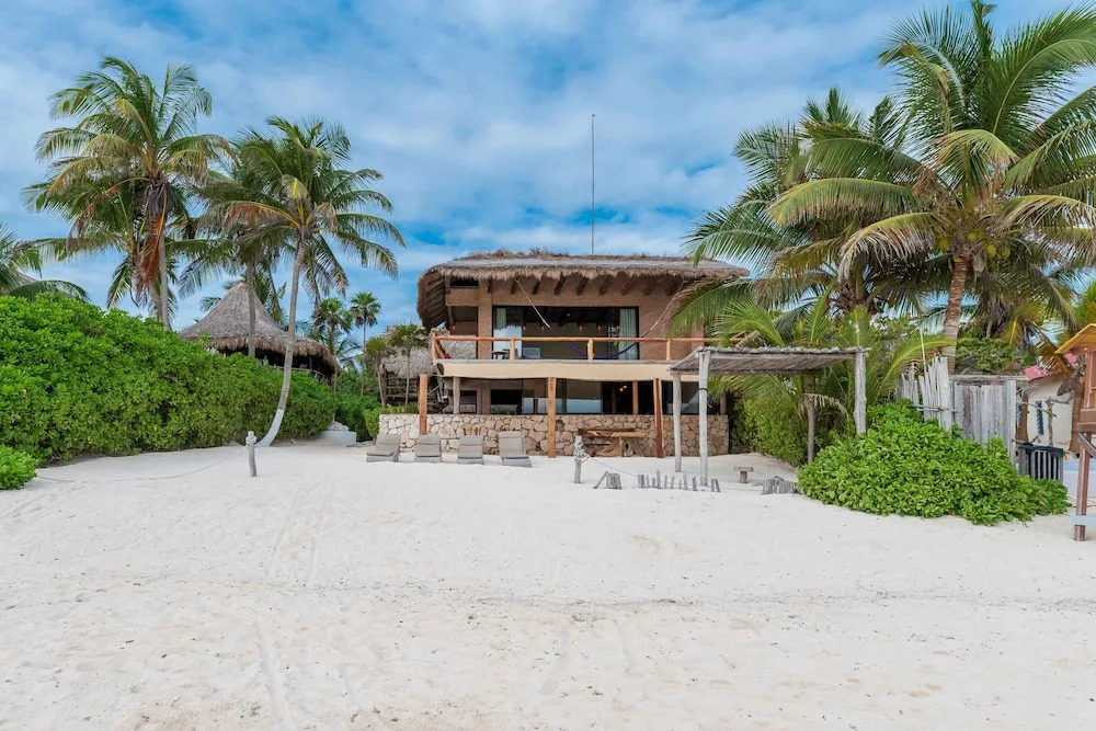 Casa Aakbal - Luxury Beach Front Villa