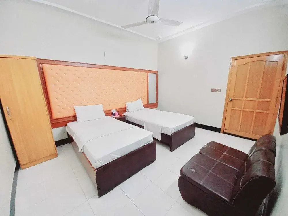 Cosy inn Near Millennium Mall
