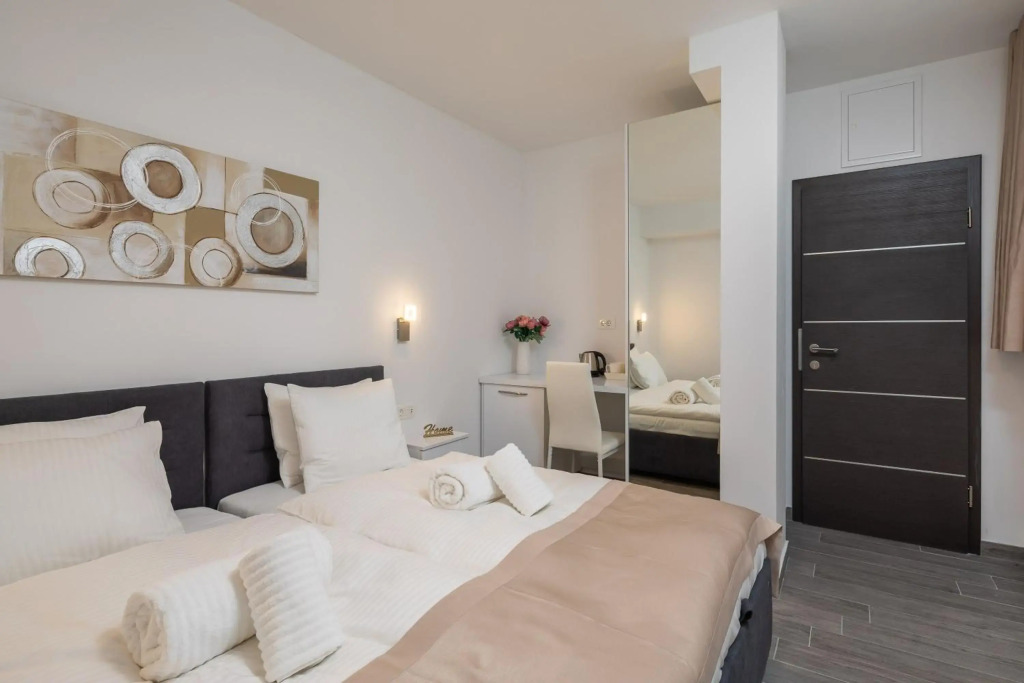 Luxury Studios & Room Five