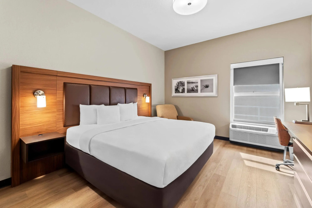 Days Inn & Suites by Wyndham Fort Myers Near JetBlue Park