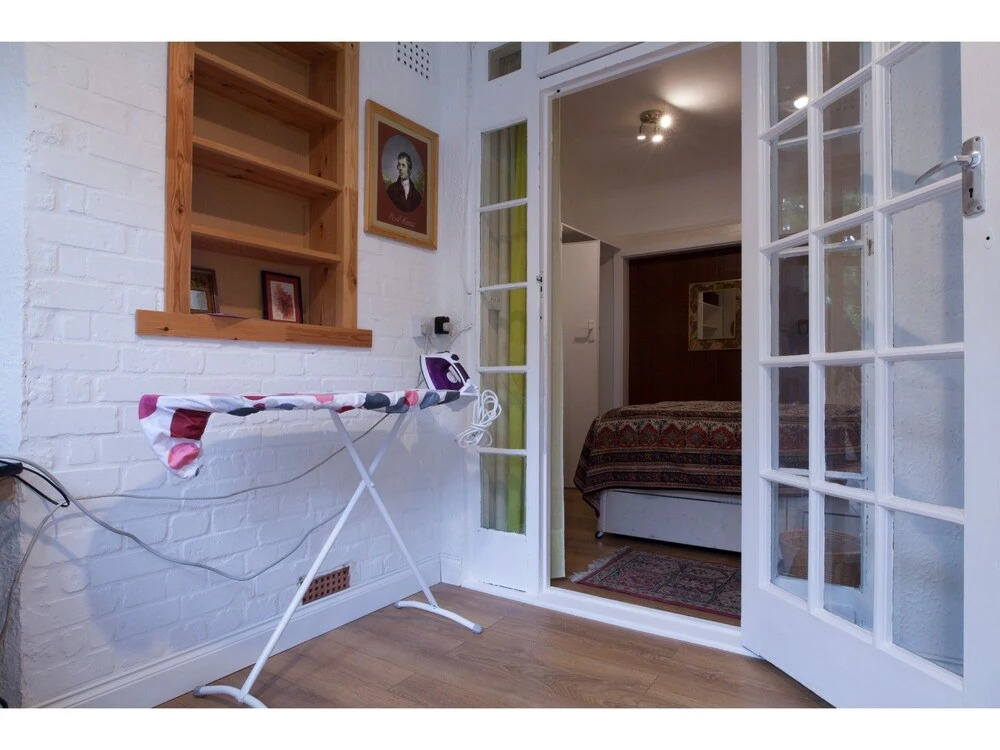 Unique & Beautiful Home for 8 in East Putney
