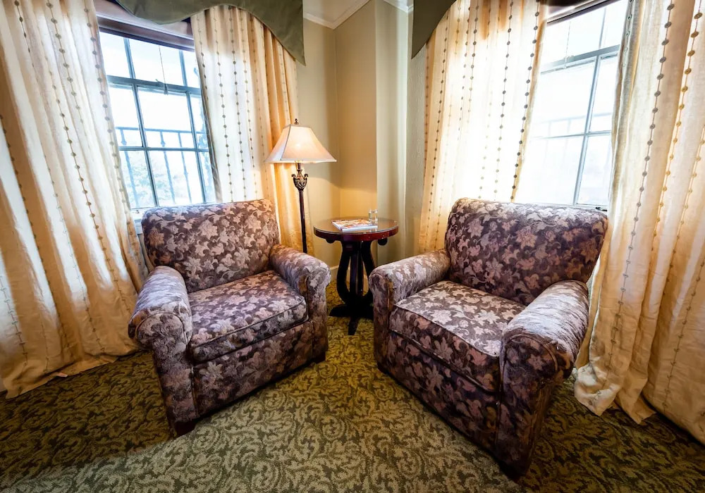 The Hotel Paisano